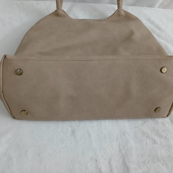Antik Kraft Cream Shoulder Bag with Slouchy Silhouette - Picture 6 of 15